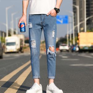 Lente nieuwe student noodlijdende jeans voor heren Koreaanse versie trendy slanke fit bijgesneden broek met elastische student internet rode broek
