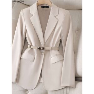 Printemps nouvelle veste à col de costume pour femmes avec des couleurs propres, mode décontractée professionnelle, tempérament polyvalent et minimaliste petit 4gfx