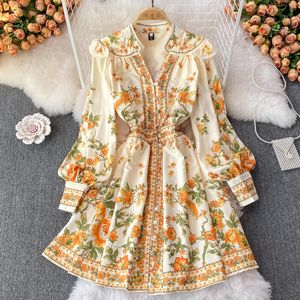 Spring New Women Retro Barroque Barroque Estilo V Linterna Vestida de manga larga Flores estampadas de una sola línea A-Línea Desinger corta Mlxlxxl