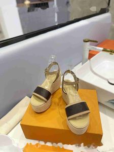 Sandales de printemps talons de luxe élevés pour les femmes