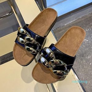 Spring Slippers Dames Mode Metalen Ketting Versierde Platte Sandalen Casual Schoenen Outdoor Dia's Big Size 35-40 2021