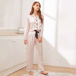 Spring Style Minimaliste en soie de glace Pajama Deux pièces avec manches longues et pantalons, vêtements de soie simulés pour femmes minces décontractées