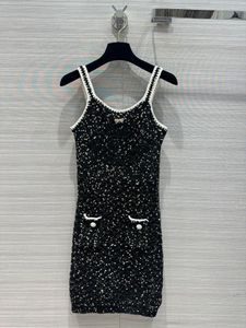 Vestido de lentejuelas de punto con ribete en contraste negro de primavera y verano, vestido de tirantes finos con escote redondo y bolsillos dobles, vestidos informales cortos D3W14427