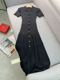 Robe de couleur unie noire du printemps