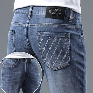 Brand de mode printemps / été jeans pour hommes pour hommes élastiques slim slim diamant imprimé petit pantalon de jambe droite occasionnelle européenne