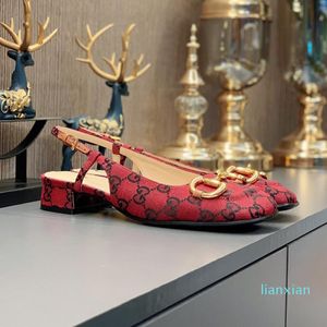 Printemps/été Chunky Heel Retro Sandal With Horse Buckle Single Shoes Luxury Brand Designer Womens Shoe