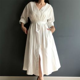 Lente zomer katoen linnen elegante dames geplooid lange witte jurken v hals lace up boog colorfaith nieuwe vrouwen jurken 210309