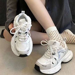 2024 Spring / été polyvalent Papa épaisse semelle petite maille blanche Sports Breatch Femmes Casual Chaussures 62064 95273