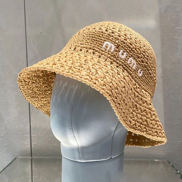 Sombrero de cubo de diseñador para primavera/verano, sombrero de paja tejido hecho a mano, sombreros de playa bordados con letras transpirables para viajes y ocio, sombreros de ala ancha