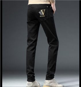 Station de jeans brodés de printemps / été marque de mode élastique élastique Slim Slim Fit Pantal