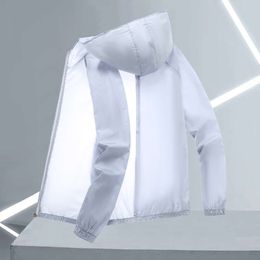 Printemps/été Vêtements de protection solaire en soie glacée pour hommes Été Nouvelle protection UV Vêtements de protection solaire de pêche respirants pour manteau ultra fin pour hommes