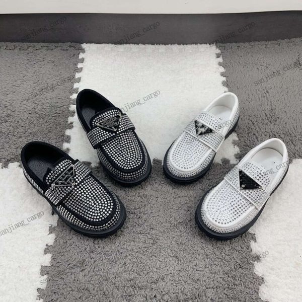 Printemps été enfants enfants mocassins designers triangle boucle cristal chaussures décontractées en cuir véritable bling diamant mules garçons filles chaussures habillées