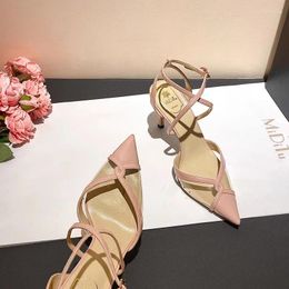 Sandales de laquer printemps / été PVC en cuir pointu épissé avec des talons minces robe de banquet polyvalent de petite taille de chaussures pour femmes 8285