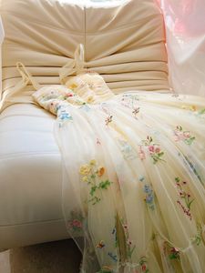 Lente zomer Multicolor Floral Embroidery Tule Dress Spaghetti Riem Sweetheart Neck Ruched Midi Casual jurken J4M258398