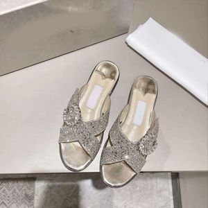 Lente/zomer nieuwe waterdiamant ronde gesp sandalen kruis ketting platte schoenen mode dagelijkse open teen slippers voor vrouwen