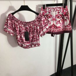 Spring / été ensemble motif pour femmes imprimé une ligne de cou de couche à manches courtes à manches courtes + shorts hauts hauts