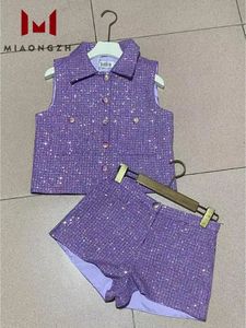 Spring été Femmes Purple Sequins Silk Bright Two Piece Butt Metal Boutons Metons Gitre Casual High Taies Shorts Tweed Suit 240516