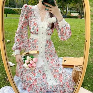 Lente Sweet Floral Print Vrouwelijke Midi Jurken Elegante Kant Patchwork V-Neck Puff Sleeve Hoge Taille Dames 210519