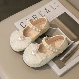 Spring Sweet Girl Princess Chaussures Elegant Lace Bowknot Childrens Cuir Shoes Fashion Sequins Love Crown Kids Mary Jane Shoes 240326