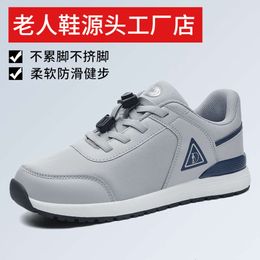 Chaussures de marche de printemps pour personnes d'âge moyen et âgées chaussures pour hommes chaussures papas chaussures antidérapantes et chaudes chaussures pour personnes âgées chaussures de sport semelles souples légères A20501