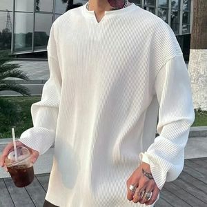 Camiseta a rayas plisada con cuello en V para hombre, camiseta de manga larga suave y sedosa de talla grande, camisa holgada de fondo de verano 240306