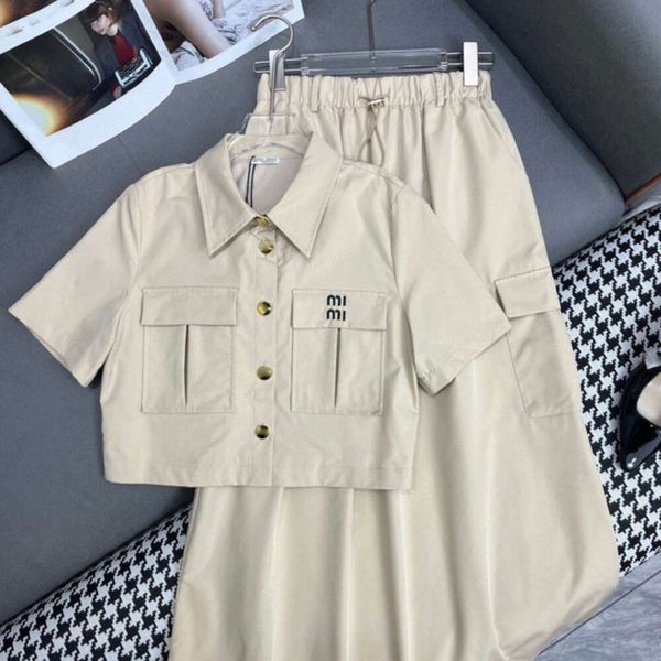 Spring Women Jirt Suit Designer Jirts Costumes Fashion Fashion Couleur solide alphabet Graphic Graphic Short Shirt Skirt Long Piece Set Two Piece