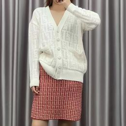 Printemps femmes tricots designer lettre F haut de gamme incarnant le luxe creusé haut translucide sexy col en V cardigan femme