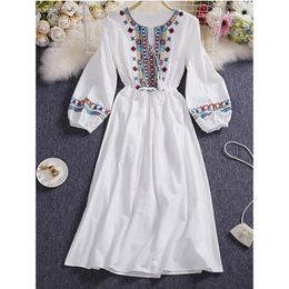 Lente dames linnen jurk borduurwerk met lange mouwen elegante etnische boho witte kleding herfstjurken voor vrouwen feest 240412