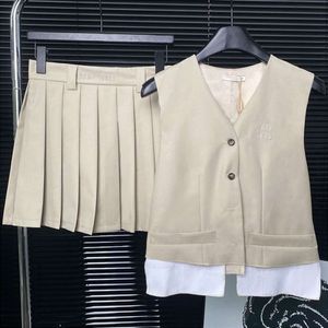 Spring Womens Set Designer Jiron Set Lettre de mode Broidered Vest Broipe Jupe Deux pièces Slim Pleed Pleted Jirts Femme Suit