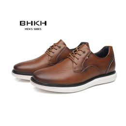 Springsummer Men Zapatos Comby Luxury Brand Casual Lace Up de estilo de negocio Vestido BHKH 240410