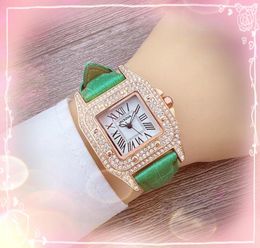 Carré Chiffre Romain Montres À Quartz Rouge Rose En Cuir Femmes Réservoir Cadran Horloge Pleine Diamants Bague Célèbre Chaîne Bracelet Montres Cadeaux De Petites Amies De La Mère