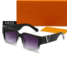 Gafas de sol cuadradas Lentes de nailon HD Pasarela de playa de moda callejera antiradiación adecuada para todo tipo de uso Gafas de sol de diseño a juego unisex con caja