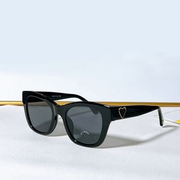 Lunettes de soleil carrées coeur brillant noir/gris foncé lentilles femmes lunettes de soleil de créateur nuances UV400 lunettes avec boîte