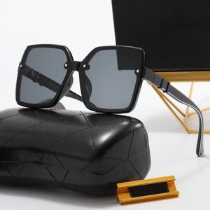 vierkante zonnebril dameszonnebril herenzonnebril Metalen letterlogo-ontwerp Zomerstrand UV400-zonnebril Fabrieks directe verkoop betaalbare zonnebril