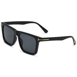 Gafas de sol cuadradas TOM con excelente textura para hombres y mujeres gafas de moda Gafas de sol esenciales para la calle pogr2379