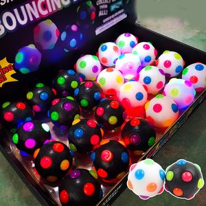 Squeak LED Light Interactive Elasticity Ball Balles en caoutchouc pour animaux de compagnie Clignotant Bouncy Football Dog Chew Toys