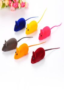 Scheaky Mice Soft Adorable Kitty Cat jouet en caoutchouc doux Flocking Couleur de souris Varie 10 pièces un pack6627317