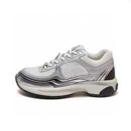 SS24 Sneakers de diseñador Fashion Casual Shoes Trainers Comfort va con todo el tamaño de las mujeres 35-42 y el tamaño de los hombres 38-46