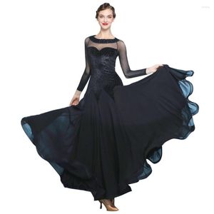 Vêtements de scène 2023 automne et hiver noir Costume de danse moderne velours grande balançoire femmes robe de bal à manches longues valse pratique vêtements