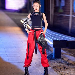 Stage Wear 2023 kinderen Ballroom Hip Hop Dance -kostuums voor kinderen Black Vest Red Cargo Pants Pak Girls Jazz Performance Kleding DN15198