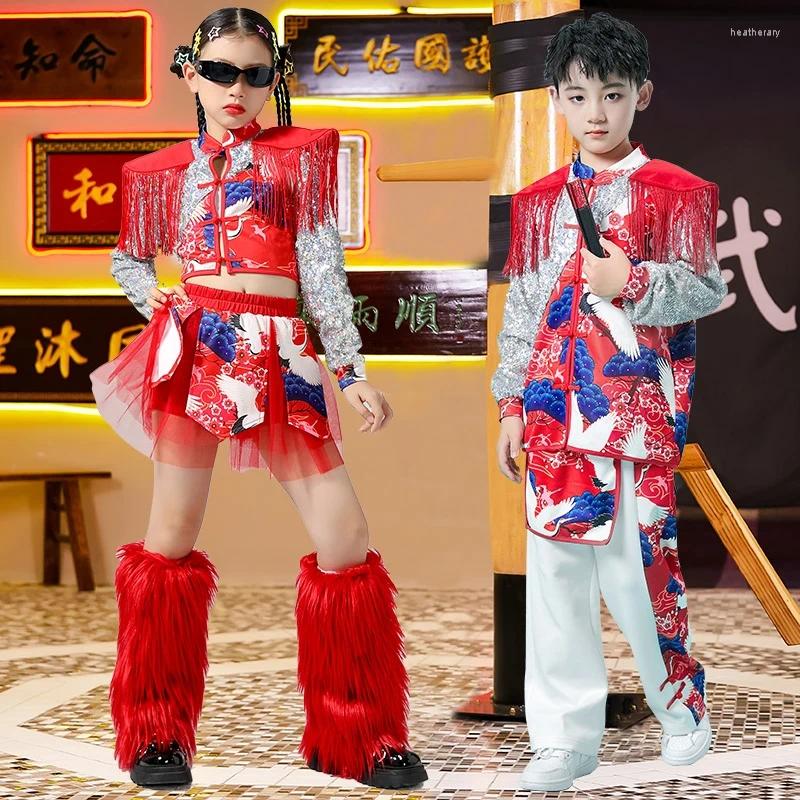 Stage Wear 2024 kinesisk stil jazzdansdräkter för flickor röda kläder pojkar hiphop prestanda kläder streetwear dqs15410