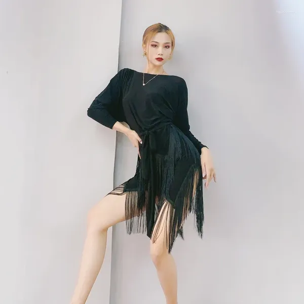 Stage Wear 2024 Robe de danse latine pour femmes à manches longues Noir Fringe Vêtements Compétition professionnelle Rumba Dancewear