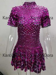 Stadiumkleding 2024 Rose Shining Mooie Pailletten Mini-jurk Kostuum Vier Strass Bodysuit Hoge Kwaliteit Sexy Nachtclubjurken