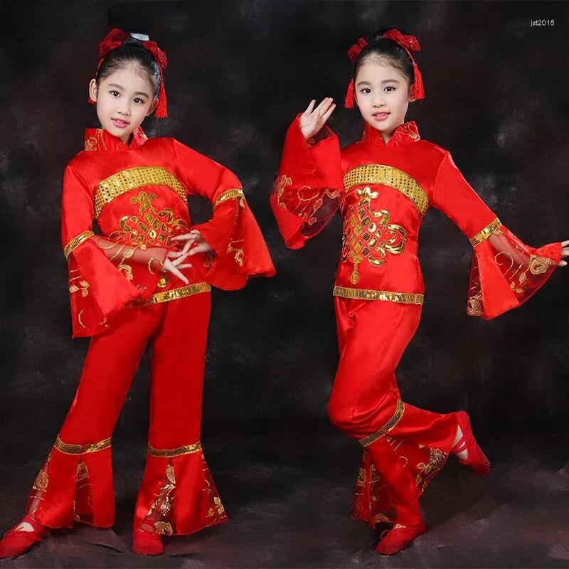 Scena noszenia dzieci taniec yangko chiński kostium krajowy elegancki fan garnitur klasyczny talia tali
