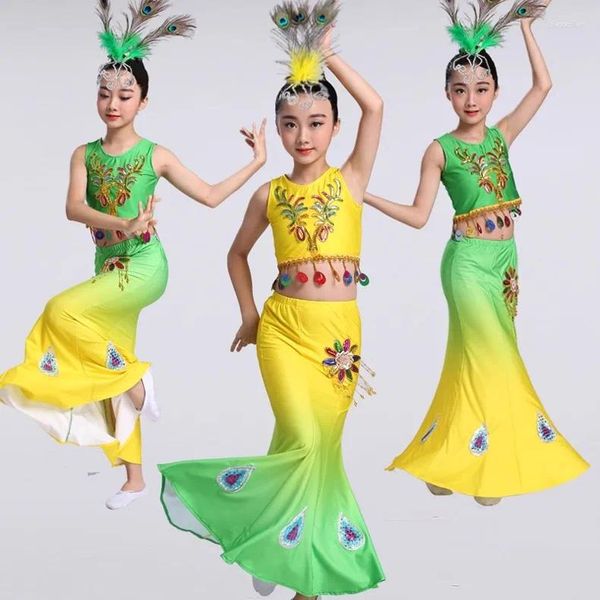 Jobus de danse de la scène chinoise ethnique pour enfants