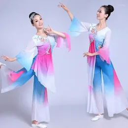 Porter sur scène style chinois hanfu classique yangko vêtements de costume féminin fan danse national performance square vêtements