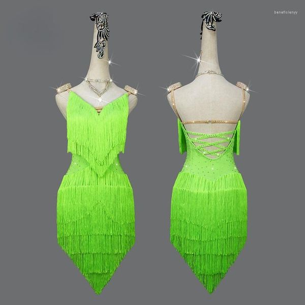 Desgaste de la etapa Vestido de baile latino personalizado Flecos verdes Competencia profesional Rendimiento Falda Plataforma