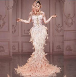 Stage Wear Mode Sparkly Strass Rose Plume Robe Nude Sexy Pleine Pierres Longue Grande Queue Costume Bal Anniversaire Célébrer Robes