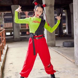 Escenario desgaste jazz moderno danza rave ropa verde crop tops sueltos pantalones rojos ropa kpop para niñas trajes de hip hop DN13420