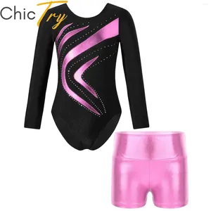 Stage Wear Enfants Filles Ballet Ensembles Gymnastique Justaucorps avec short métallique brillant Tenue de patinage artistique Body Bottons Costumes